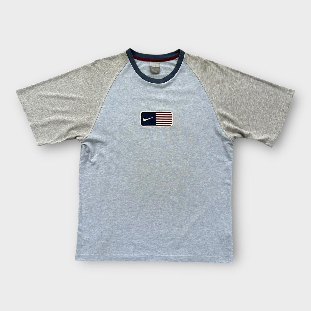 T-shirt con bandiera Y2K Nike USA - grande (vestita come una XL)
