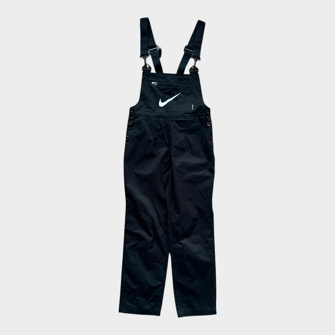 Salopette rielaborata Nike: piccola