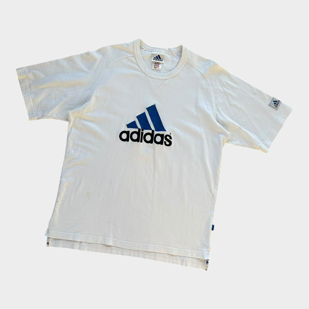T-shirt Adidas con scritte - media