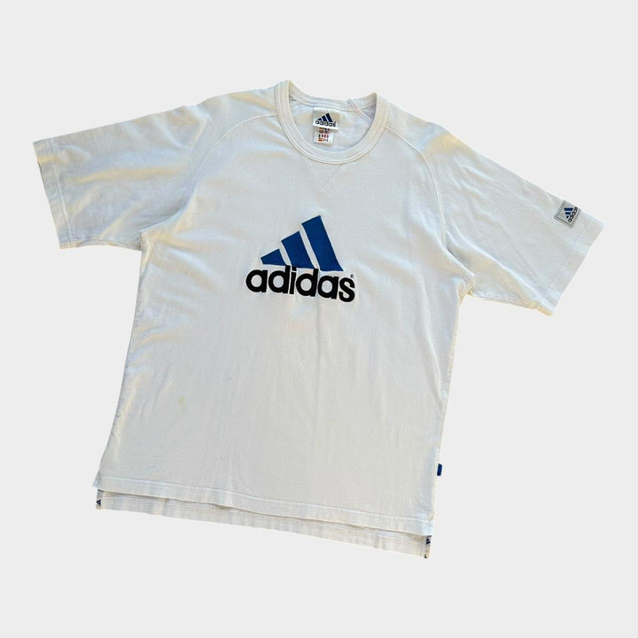 T-shirt Adidas con scritte - media