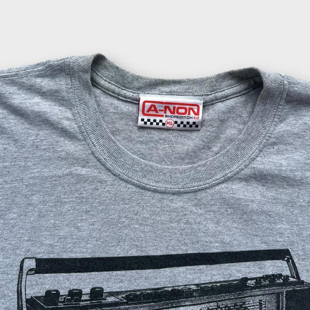 T-shirt grafica con nastro DJ - XL