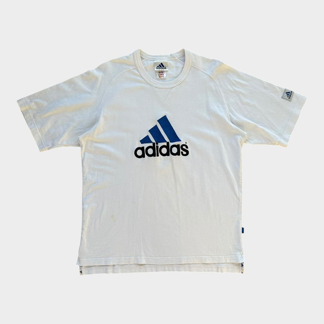 T-shirt Adidas con scritte - media