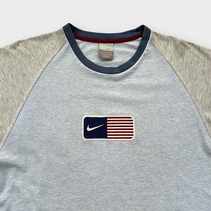 T-shirt con bandiera Y2K Nike USA - grande (vestita come una XL)
