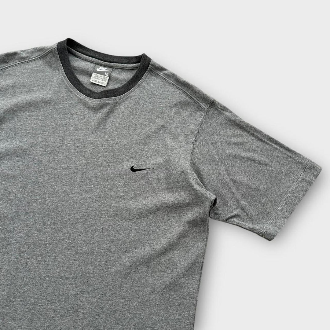 T-shirt Nike vintage - media
