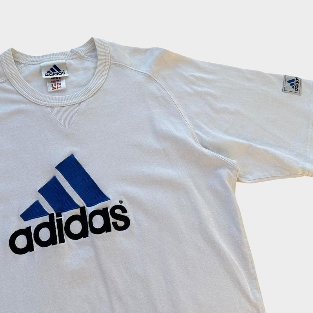 T-shirt Adidas con scritte - media