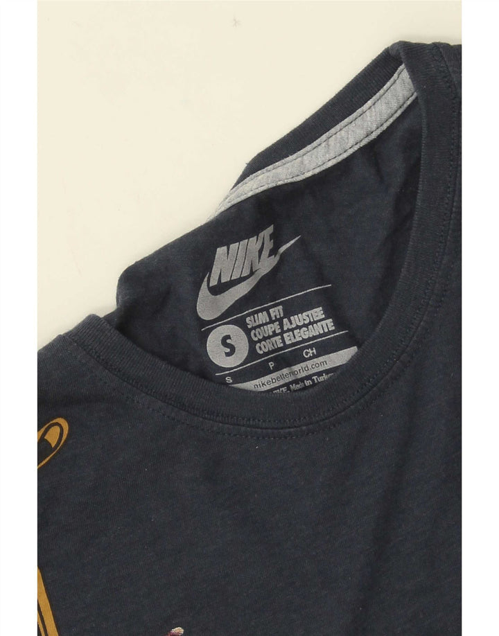 T-shirt grafica Nike da uomo slim fit, piccola, blu navy