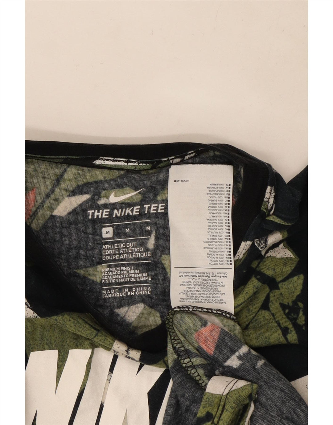 T-shirt grafica Nike da uomo con taglio atletico, media, multicolore, geometrica