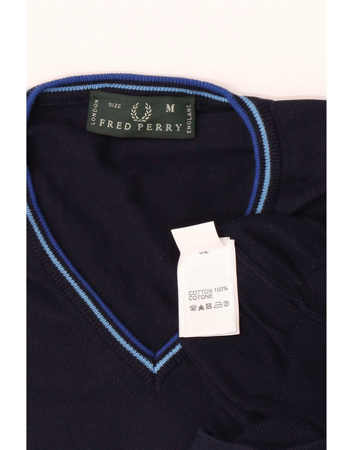 Maglione da uomo con scollo a V Fred Perry in cotone blu navy medio