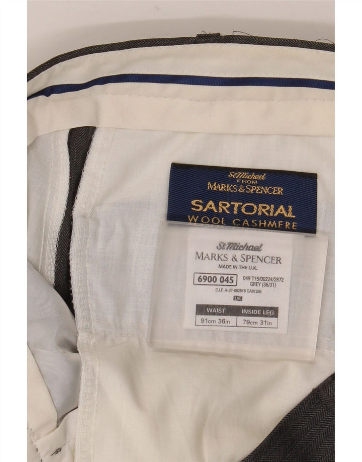 Pantaloni da abito dritti da uomo Marks & Spencer W36 L31 in lana a spina di pesce grigia