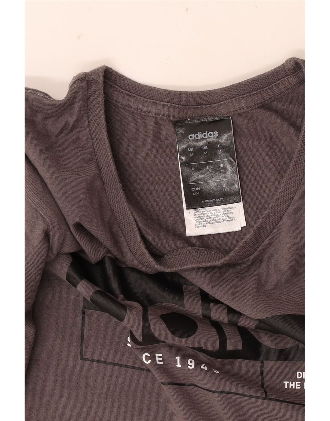 T-shirt grafica da uomo Adidas Top in cotone grigio medio