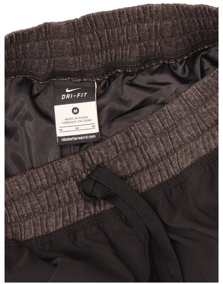 Pantaloni della tuta Nike Dri Fit Capri da uomo di colore nero medio