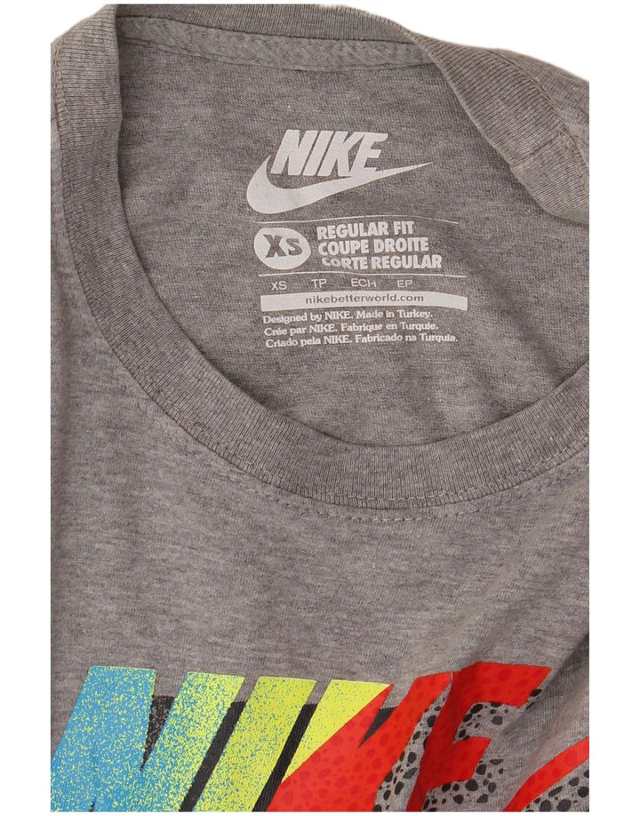 T-shirt grafica da uomo con vestibilità regolare NIKE XS grigia