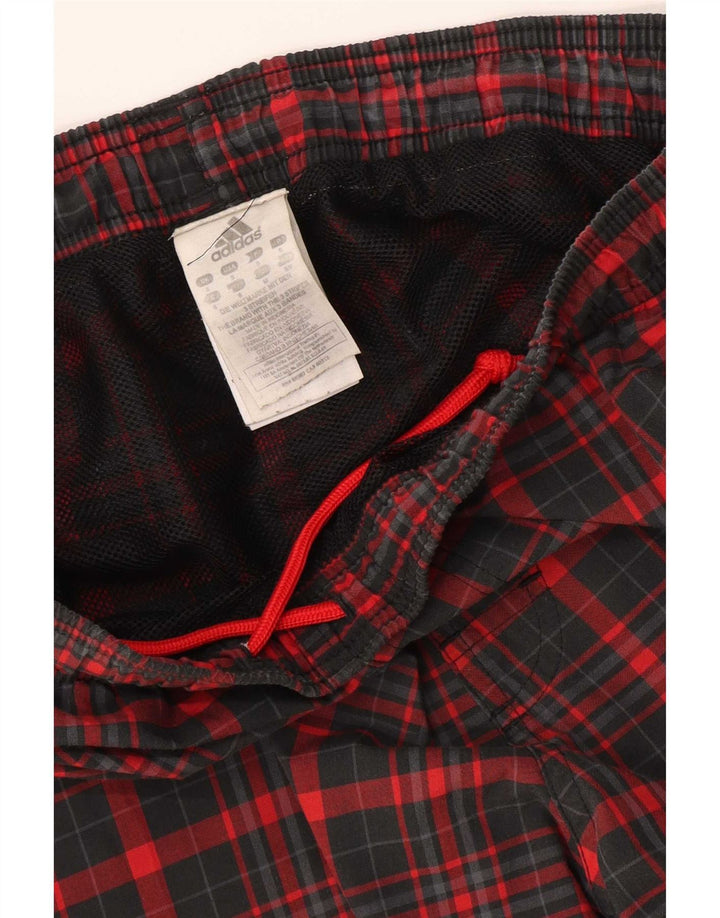 Pantaloncini sportivi da uomo Adidas piccoli in poliestere a quadri rossi