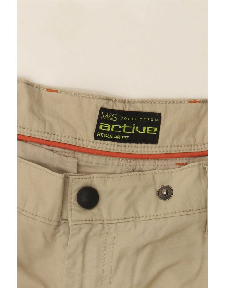 Pantaloncini cargo da uomo vestibilità regolare Marks & Spencer W40 XL Beige