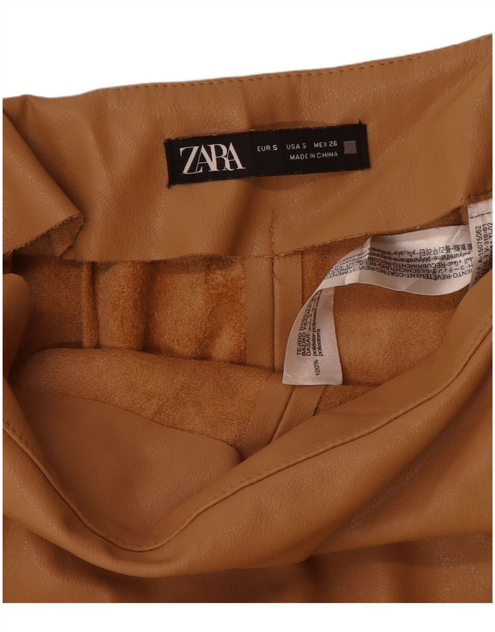 Pantaloncini in pelle da donna Zara piccoli W26 poliuretano beige