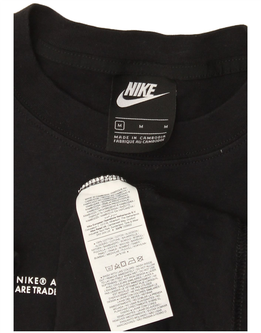 T-shirt grafica Nike Swoosh da uomo in cotone medio nero