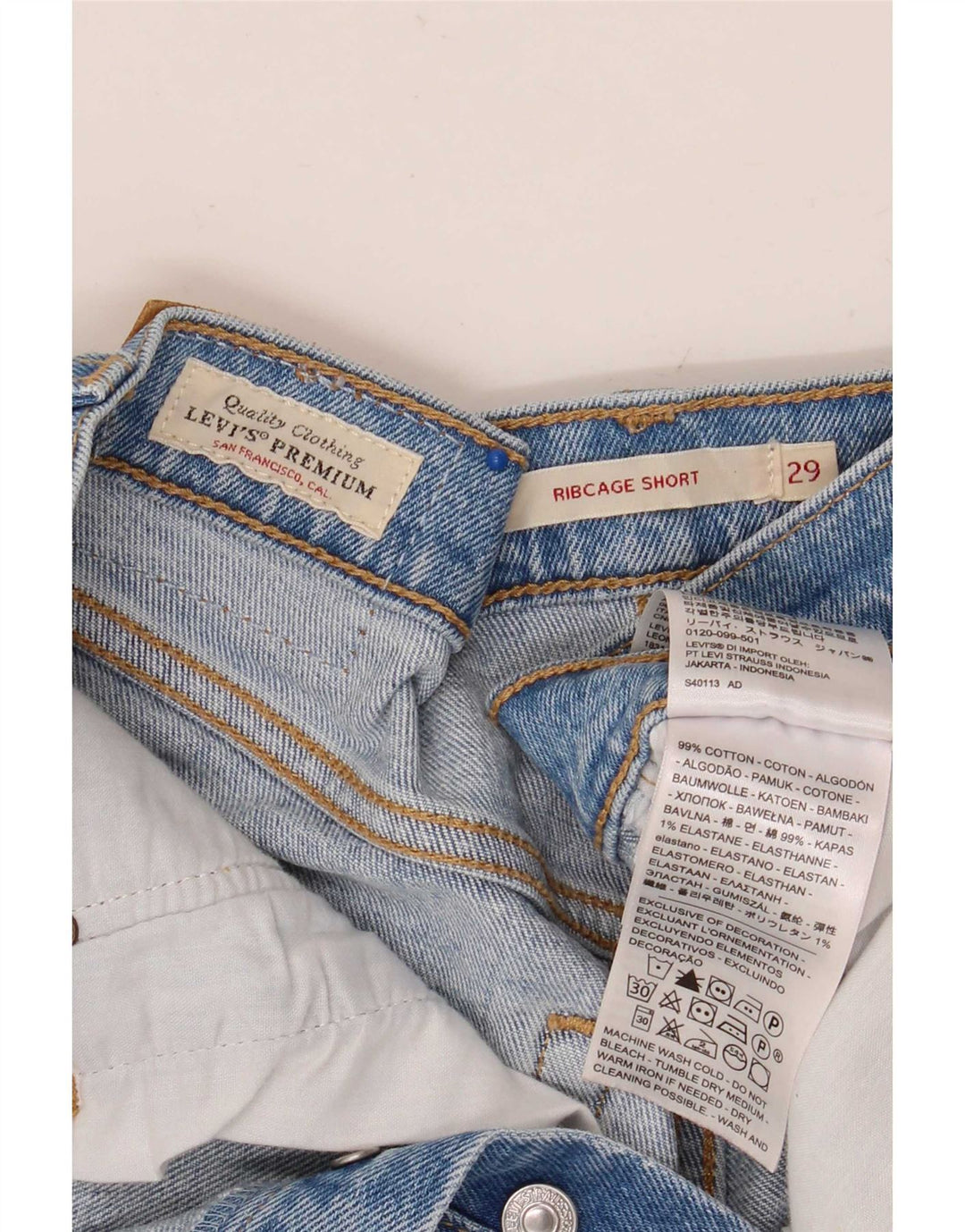 Pantaloncini di jeans invecchiati Ribcage da donna Levi's W29 cotone blu medio