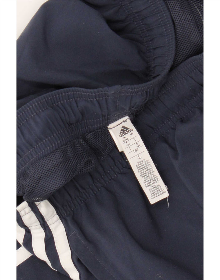 Pantaloni da tuta da uomo Adidas UK 42/44 Large Blu Navy Poliestere