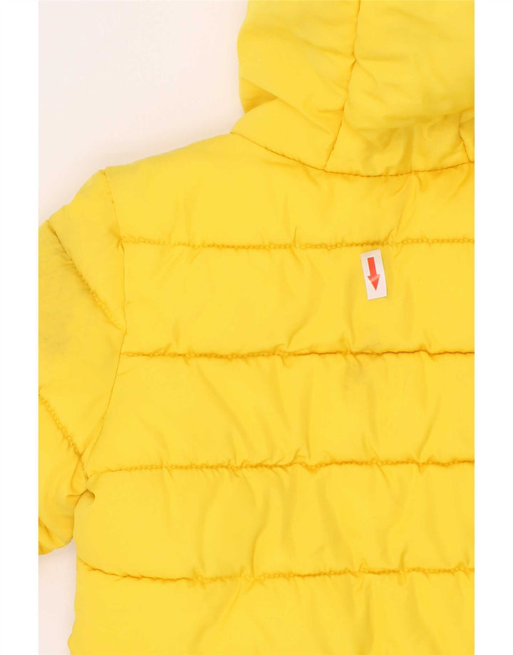 Giubbotto imbottito con cappuccio grafico da ragazzo Guess 3-4 anni in poliestere giallo