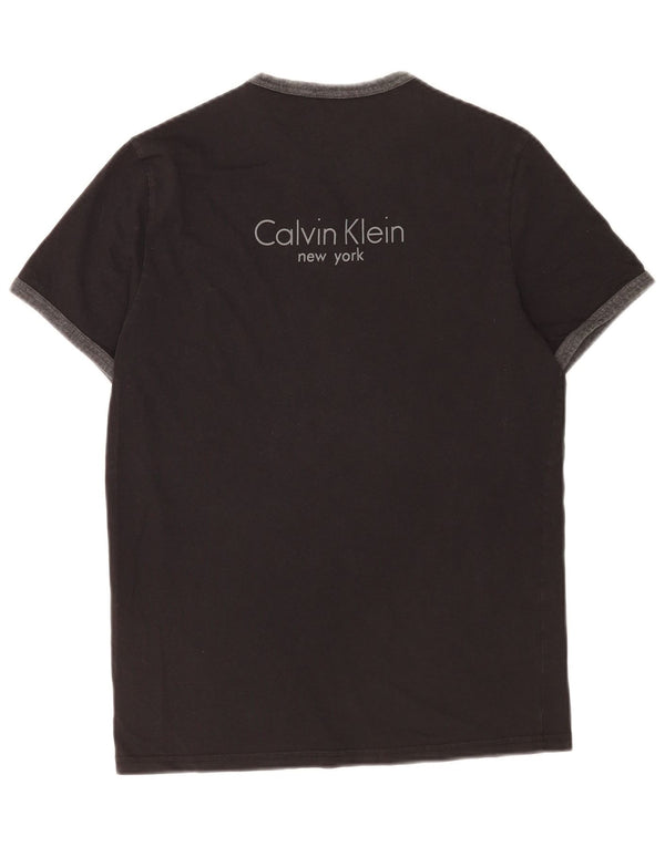 T-shirt grafica da uomo con vestibilità classica Calvin Klein XS in cotone nero