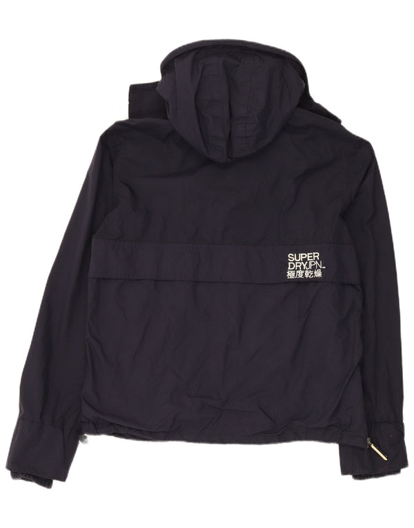 Giacca anorak da uomo con cappuccio grafico Superdry UK 40 Large in nylon blu navy