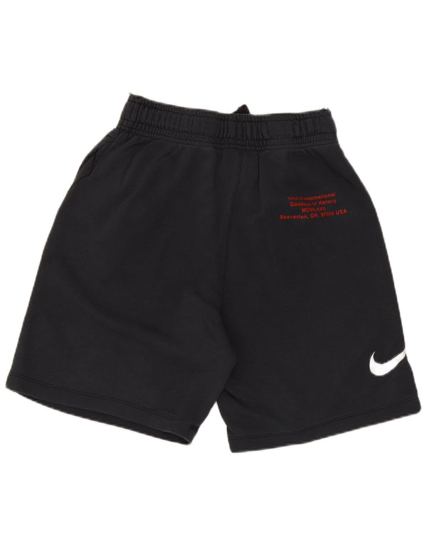 Pantaloncini sportivi Nike da ragazzo Swoosh Graphic 12-13 anni Large Blu Navy in cotone