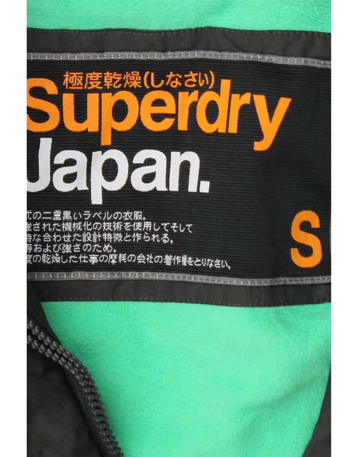 Giacca a vento con cappuccio grafica da donna Superdry UK 10 Small Nylon grigio