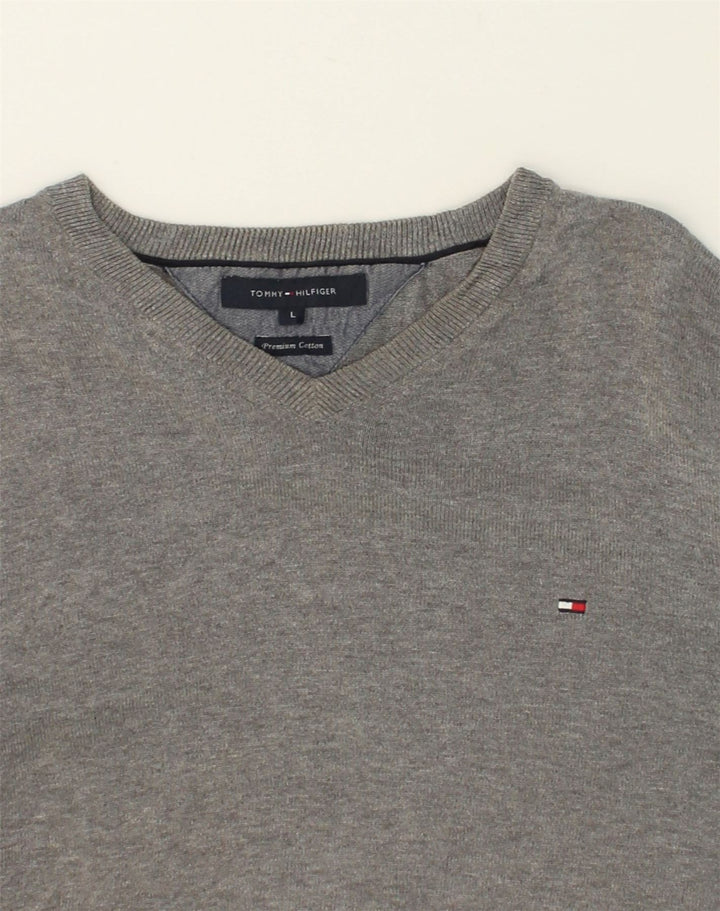 TOMMY HILFIGER Mens V-Neck Jumper Sweater Large Grey Cotton | Vintage Tommy Hilfiger | Thrift | Second-Hand Tommy Hilfiger | Used Clothing | Messina Hembry 