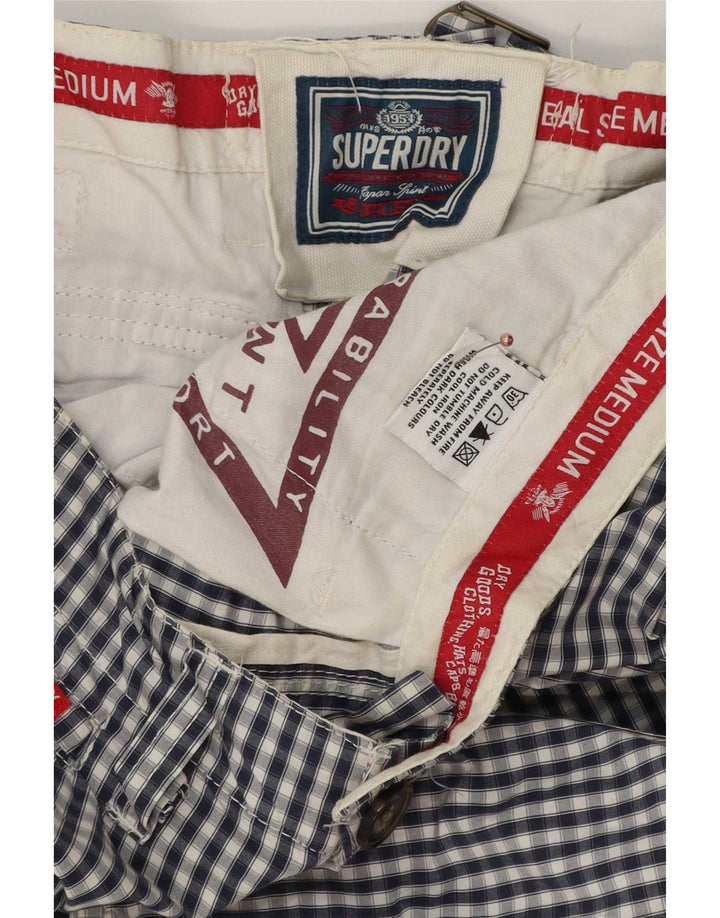 Pantaloncini cargo da uomo Superdry medi W32 in cotone a quadretti blu navy