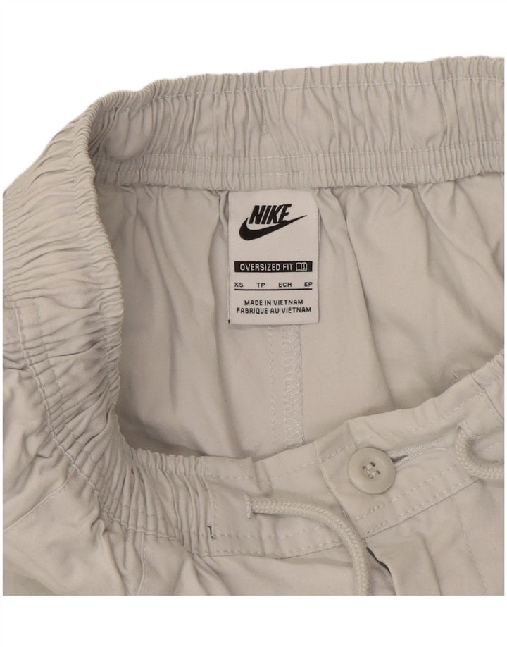 Pantaloncini chino oversize con pegged Nike da uomo XS W26 in cotone bianco