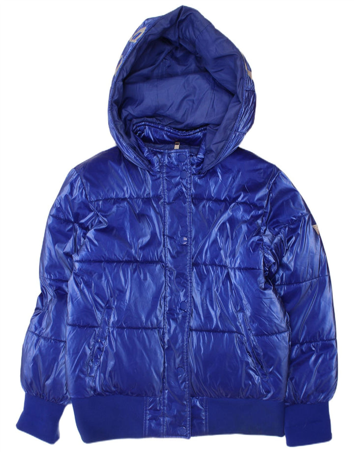 Giubbotto imbottito con cappuccio grafico per ragazze Guess 9-10 anni in poliestere blu