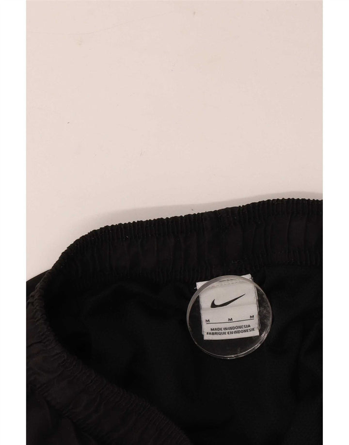 Pantaloncini sportivi Nike da uomo di colore nero medio