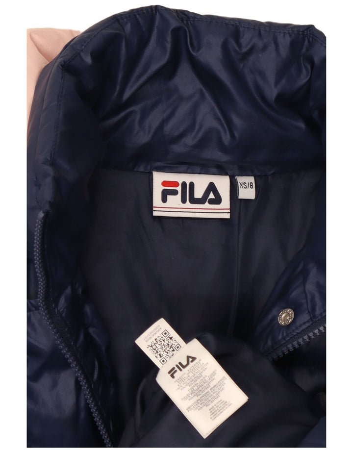 Giacca imbottita grafica oversize da donna Fila UK 6 XS poliestere blu navy