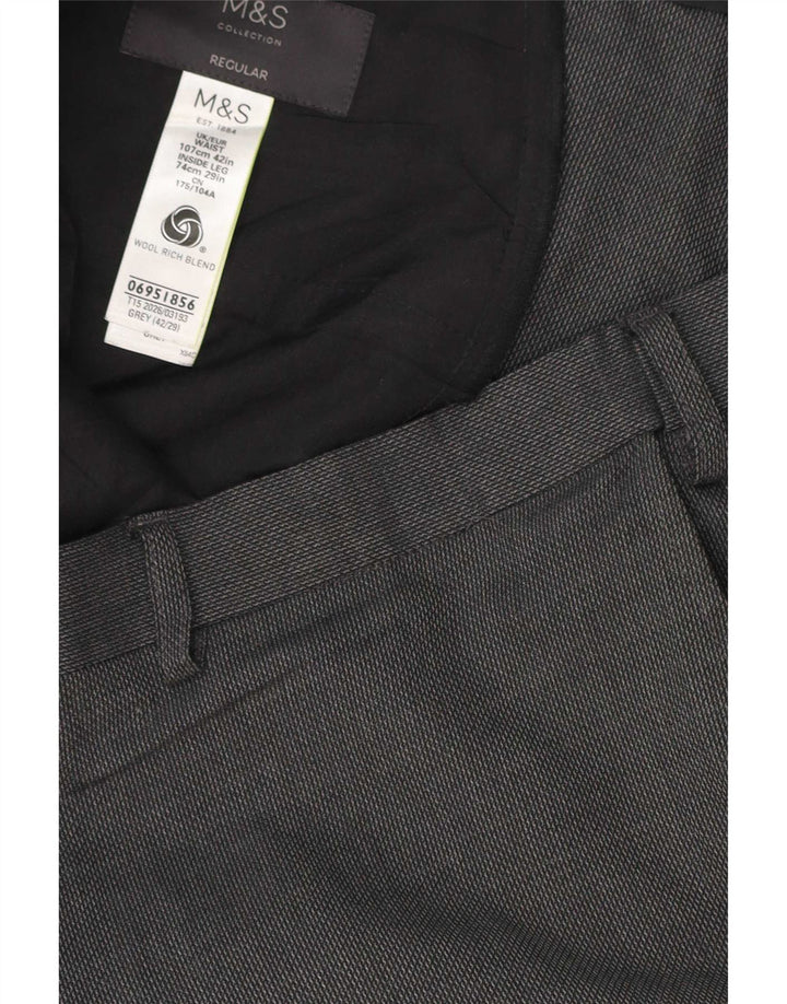 Pantaloni casual vestibilità regolare da uomo Marks & Spencer W42 L29 poliestere grigio