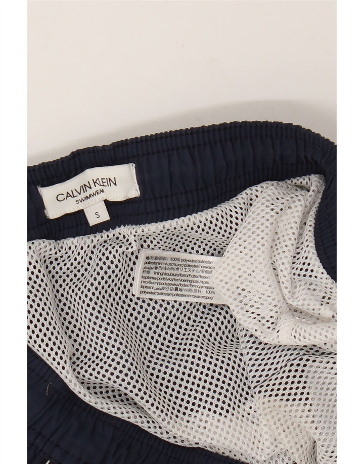 Pantaloncini da bagno grafici da uomo Calvin Klein piccoli in poliestere blu navy