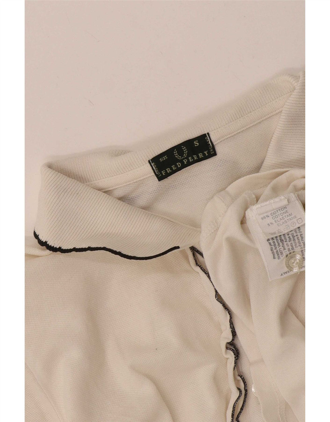 Polo da donna Fred Perry UK 10 piccola in cotone bianco sporco
