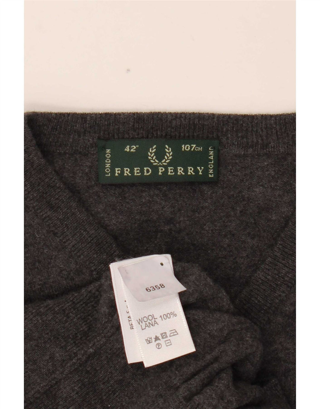 Maglione da uomo con scollo a V Fred Perry in lana grigio medio