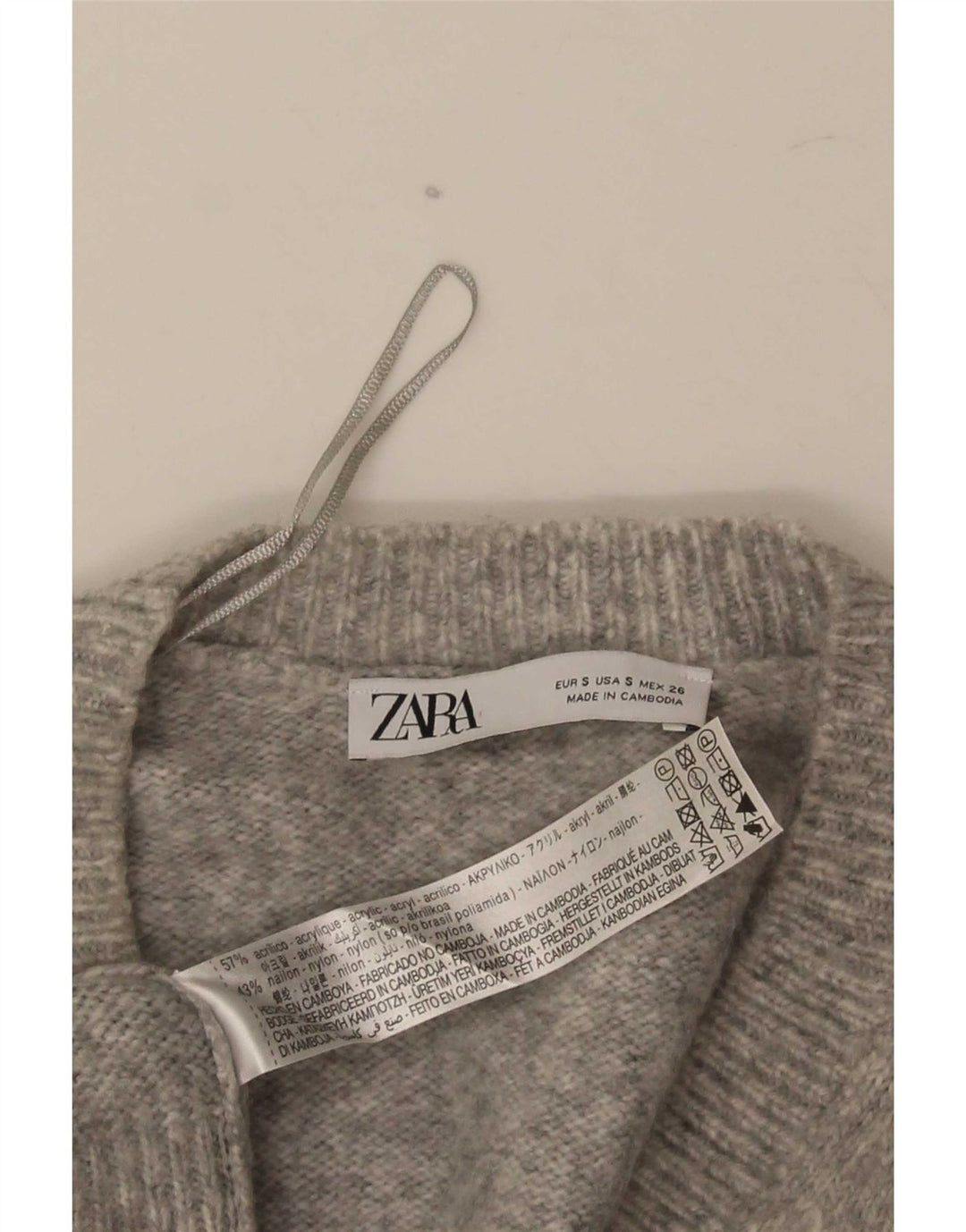 Maglione Zara da uomo con scollo a V piccolo in acrilico grigio