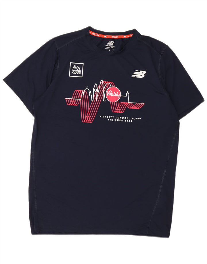 T-shirt grafica da uomo New Balance Top grande in poliestere blu navy