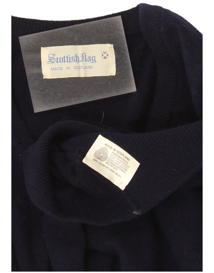 Maglione da uomo con scollo a V con bandiera scozzese, lana vergine media blu navy