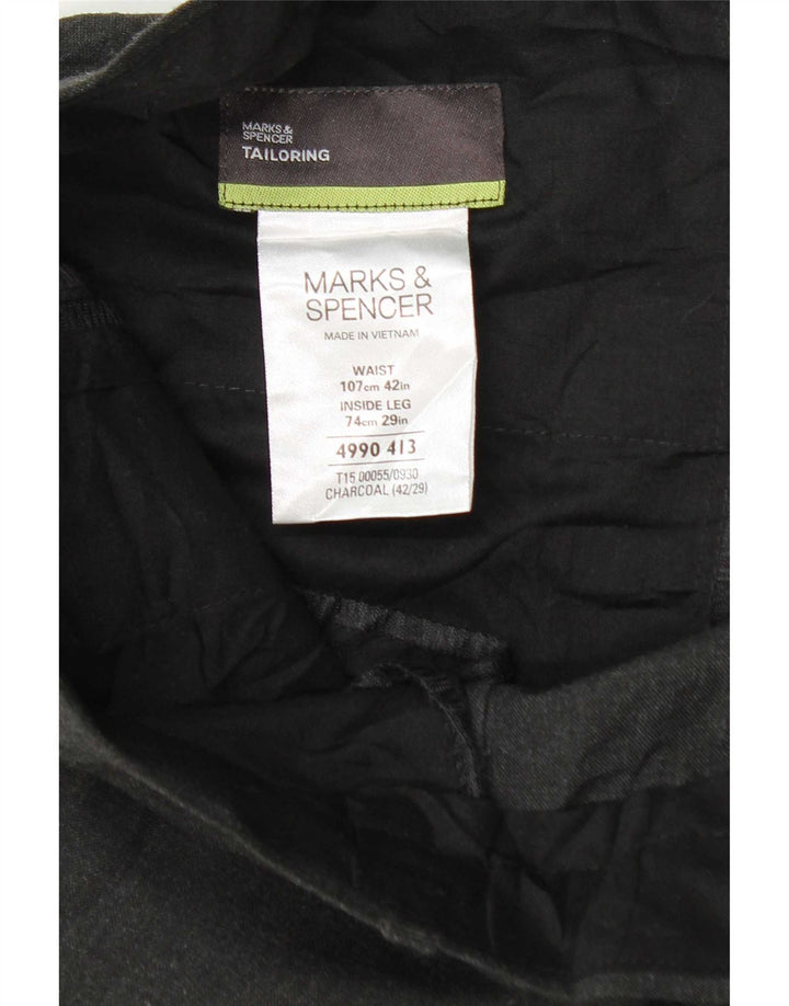 Pantaloni da abito affusolati da uomo Marks & Spencer W42 L29 Poliestere grigio