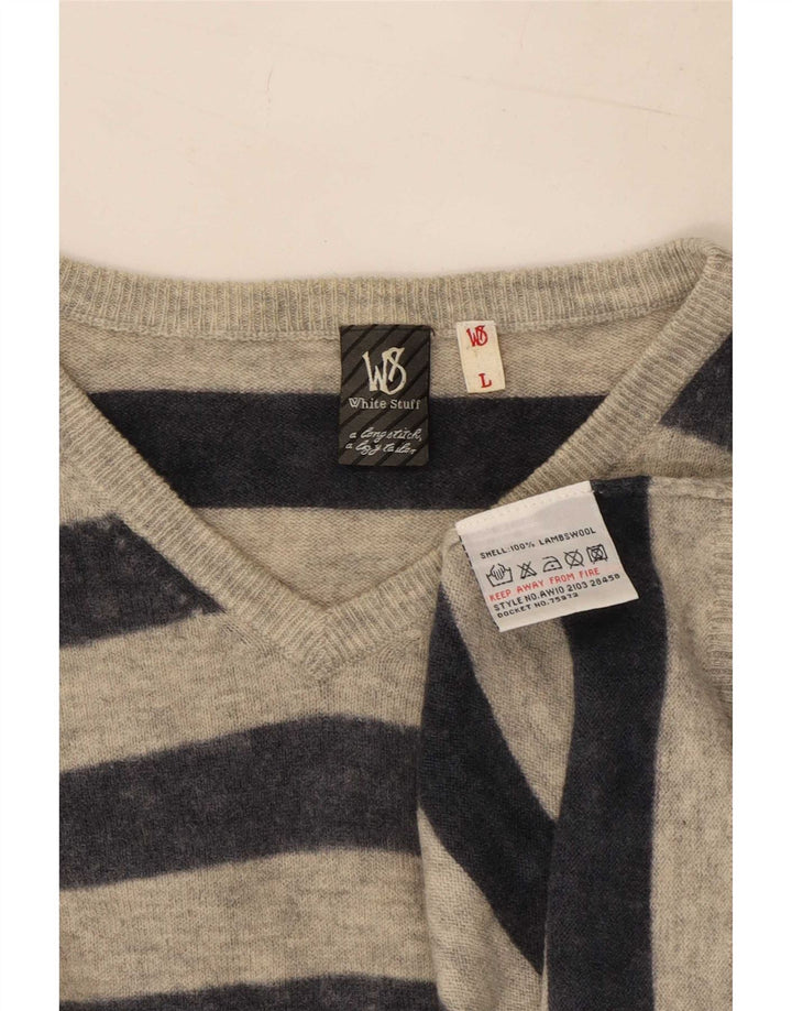 Maglione da uomo con scollo a V di White Stuff, lana a righe grigie di grandi dimensioni
