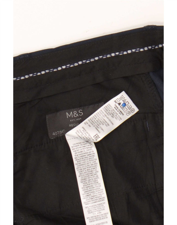 Pantaloni da abito regolari da uomo Marks & Spencer W40 L31 poliestere blu navy