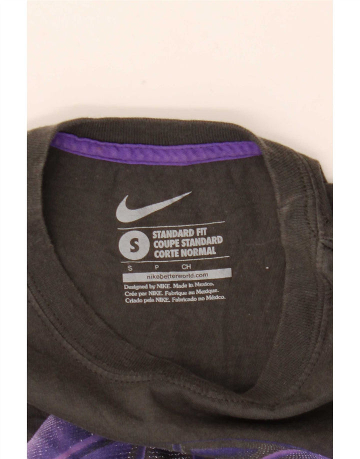 T-shirt grafica Nike da uomo con vestibilità standard, piccola, grigia