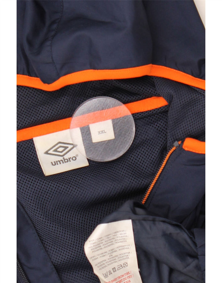 Giacca antipioggia con cappuccio da uomo Umbro UK 44 2XL Poliestere color block blu navy