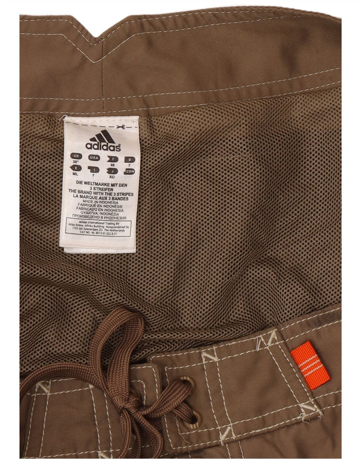Pantaloncini da bagno grafici da uomo Adidas grandi in poliestere color block marrone
