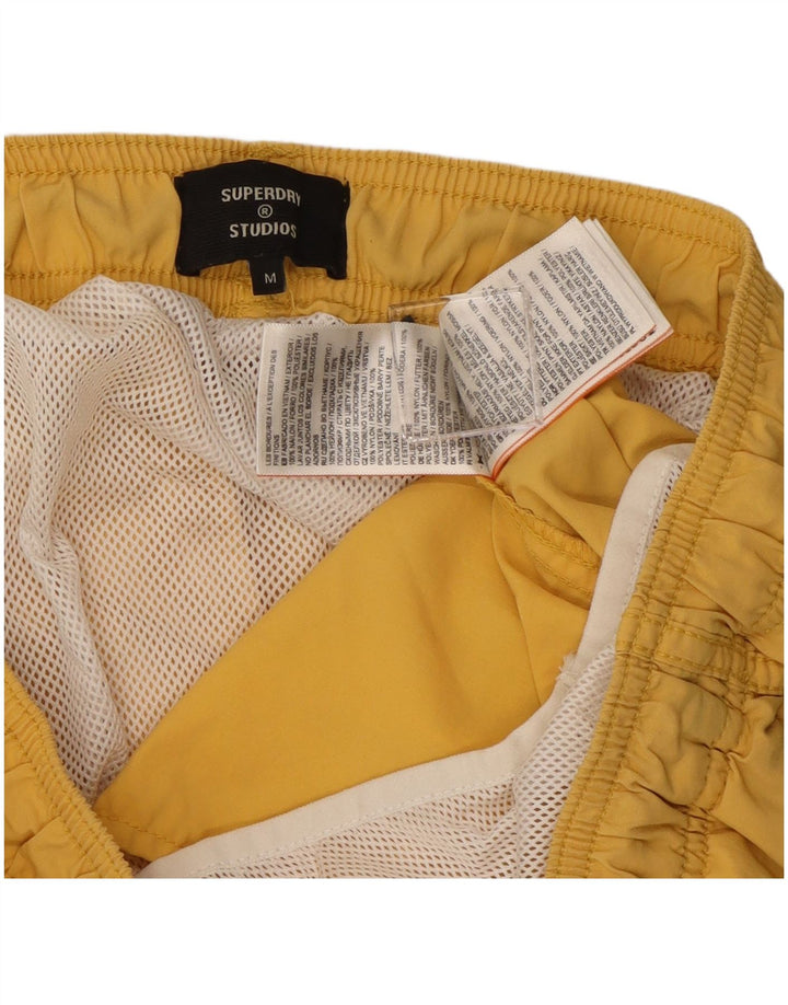 Pantaloncini da bagno da uomo Superdry in nylon giallo medio