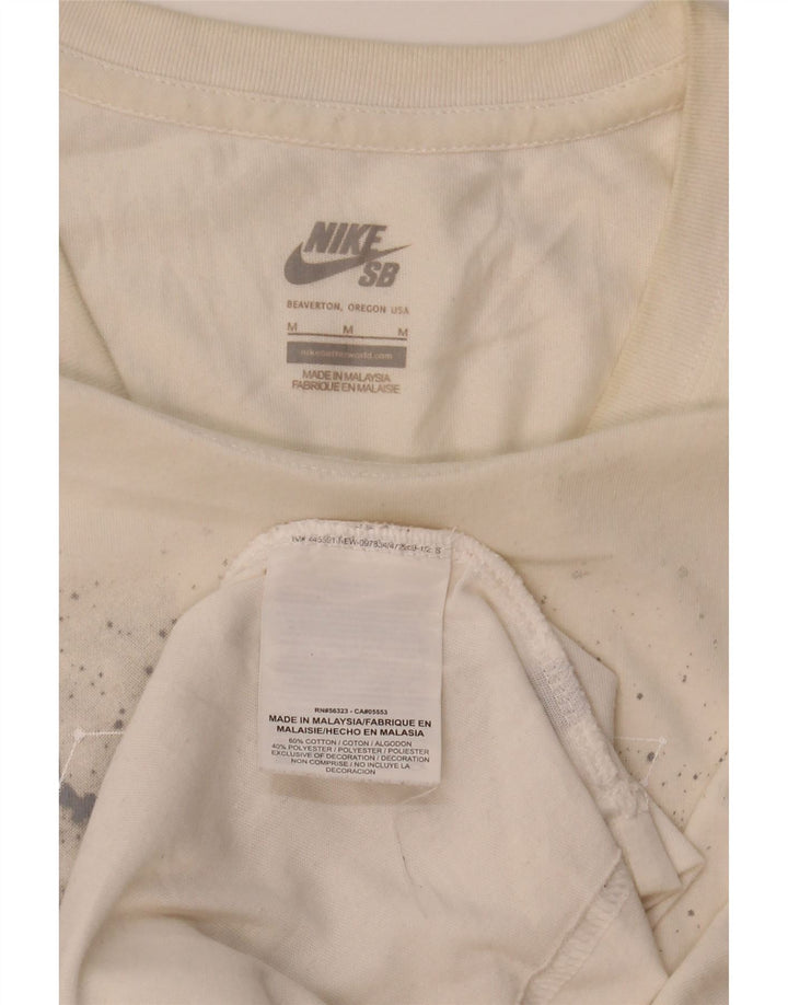 T-shirt grafica Nike Dri Fit da uomo in cotone bianco medio