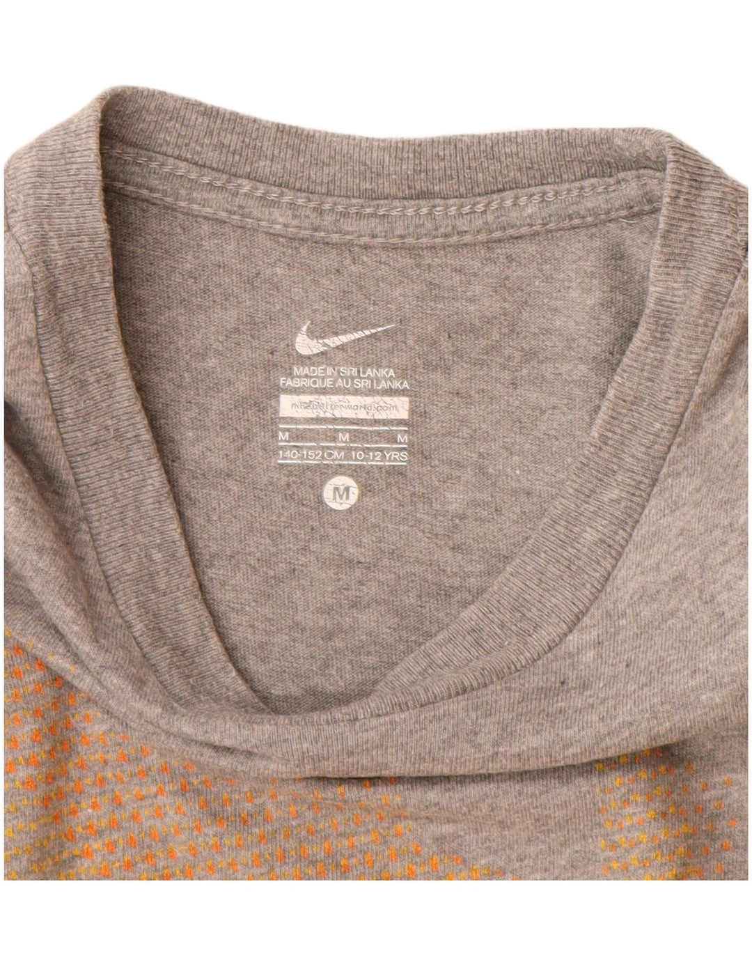 T-shirt grafica da ragazzo Nike Top 10-11 anni in cotone grigio medio