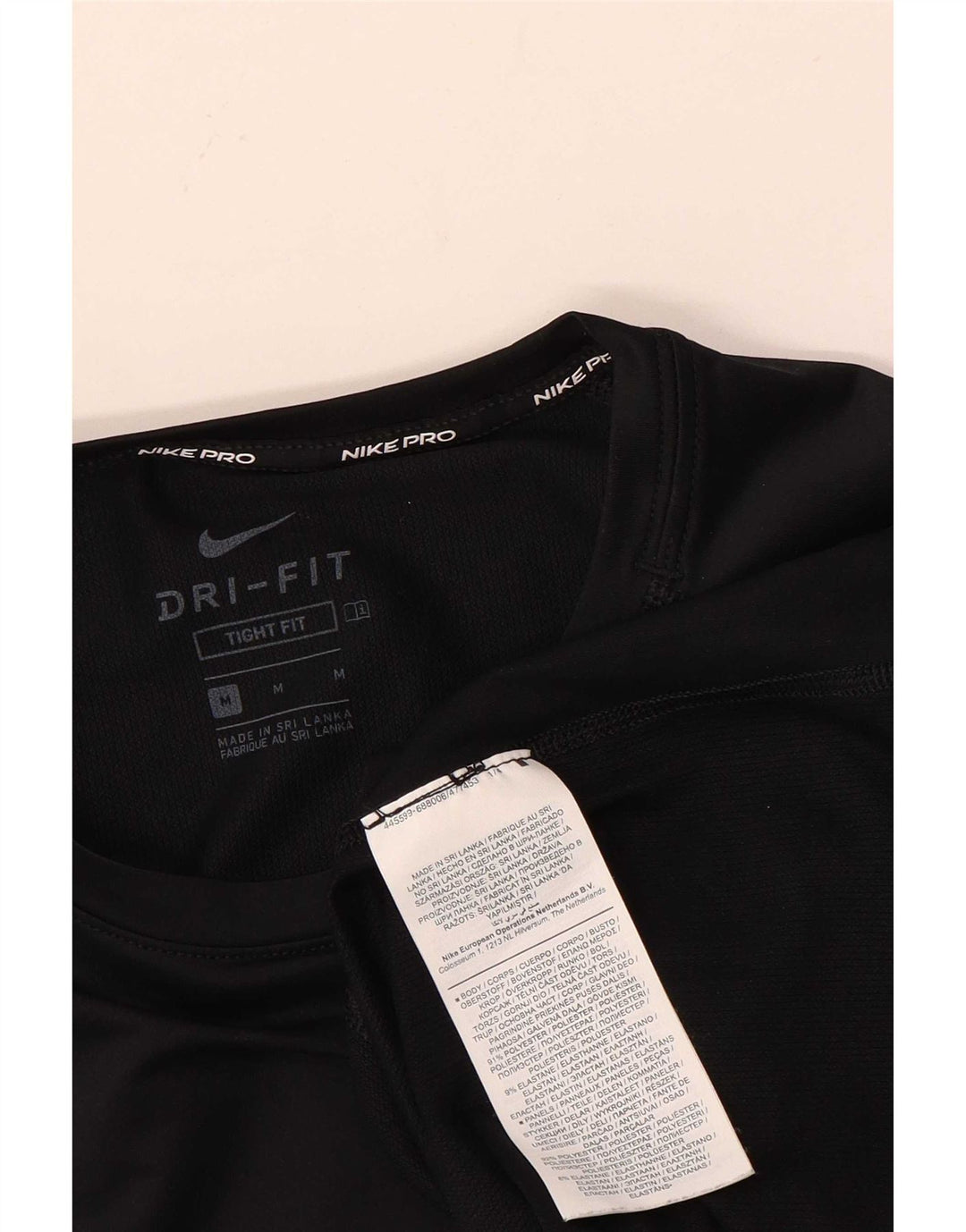 T-shirt Nike da uomo attillata, maglietta media, nera, in poliestere